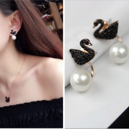 Bông tai ngọc trai thiên nga Swarovski
